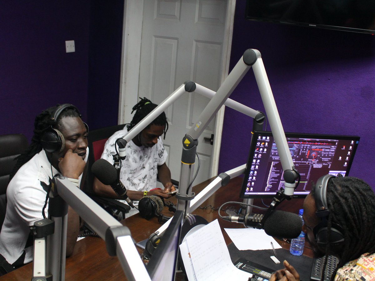 ReggaeEmbassyGh's tweet photo. The CEO of the KINGS PALACE @kingvuvuGh in the studio with @fiifiselah #ReggaeEmbassy #DANCEMANIA2016 https://t.co/uqrO2NbA9K