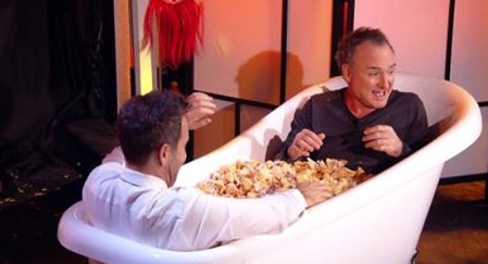 Le bain de biscuits chinois avec <a href="/bruno0blanchet/">Bruno Blanchet</a> ! #Salvail 

bit.ly/2eioP5q