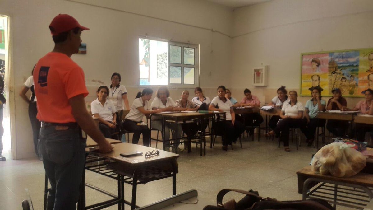 cmdnapc's tweet photo. @cmdnapc Abordaje Integral y conversatorio con docentes de UE Nuestra Sra de la Coromoto con @onaptocabello #INSALUD, #MunEscolar #PlanUrb https://t.co/rYPOoH8aWP