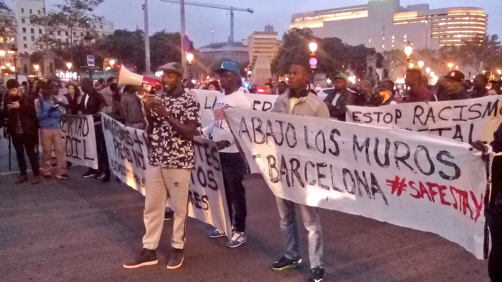 #LibertadSidil es el reclamo del <a href="/sindicatomanter/">✳️ Sindicat Manter BCN</a> en el comienzo de la manifestación por el fin de la persecución policial a Manteros