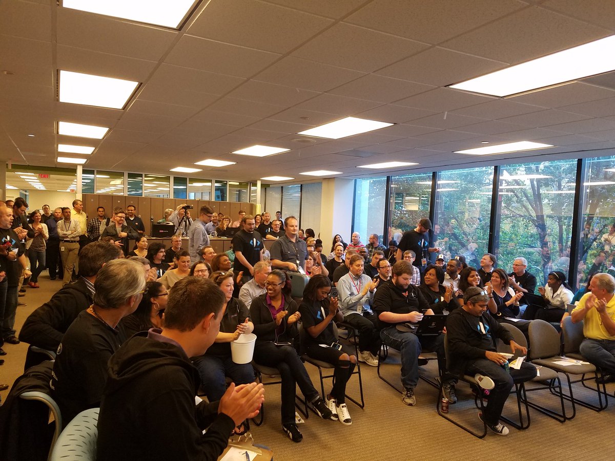 balasund's tweet photo. #CMGtHackathon -  presentation time... https://t.co/8U1iwftSKX