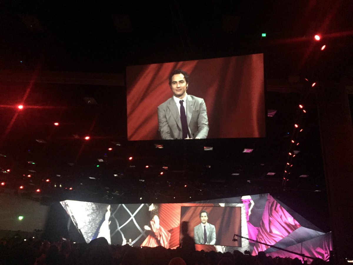 joannlee_'s tweet photo. It's Zac Posen! #adobemax2016 https://t.co/8Ay9gSvgwA