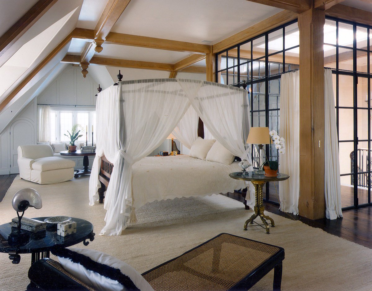 StedilaDesign's tweet photo. Throwback Thursday to this beautiful master bedroom designed by @StedilaDesign #TBT https://t.co/lE0wJCXy9x