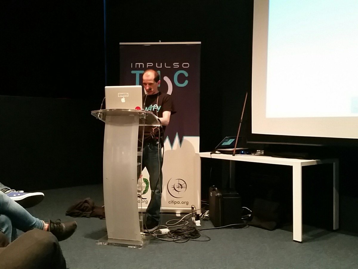 impulsotic's tweet image. #SiTIC16 #DevFestAsturias con Carlos González de @weheyapp hablando sobre #polymer con @GdgAsturias @impulsotic @citipa @coiipa