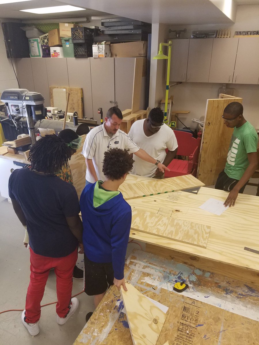 DrWilted's tweet photo. Mr. Knight & our Carver guys prepping their custom trailer in shop. These kids are #engaged #learningbig #teachingbig
@tourwdw @HCPSACP https://t.co/S9Md4wISmo