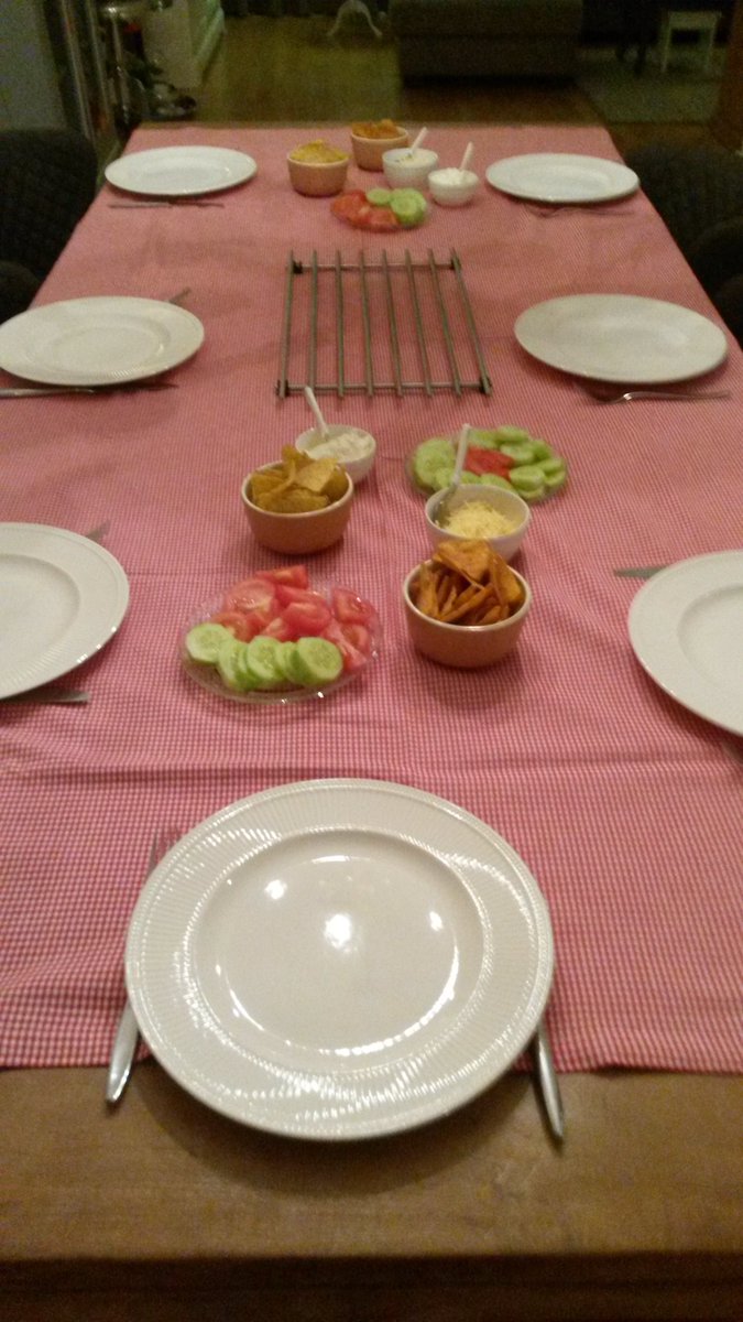 karinwagt's tweet image. Vanavond mogen wij een jaarclub van @esvdemos van eten voorzien. Zou het genoeg zijn?