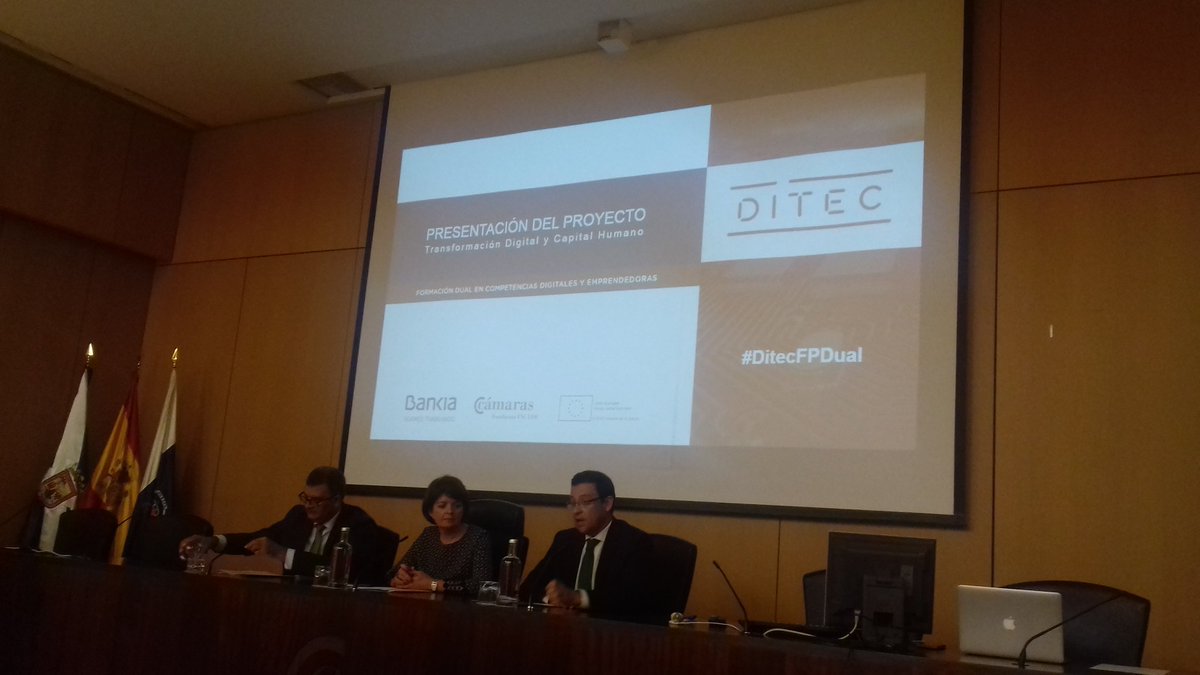 EducacionGobC's tweet photo. El drtor gral de FP, Manuel Jorge participa en la presentación de #DitecFPDual. Destaca la apuesta del Gobierno canario por la empleabilidad https://t.co/itTTifGADN