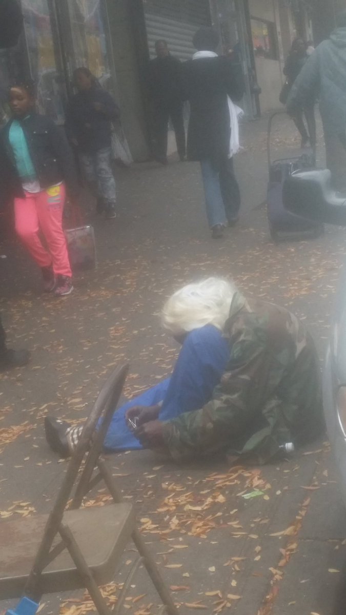 gabzilla80's tweet photo. Cubs win the World Series and Now this I have officially seen it all #burnsideave #mlb #2016WorldSeriesChamps https://t.co/Vd6miZEQId