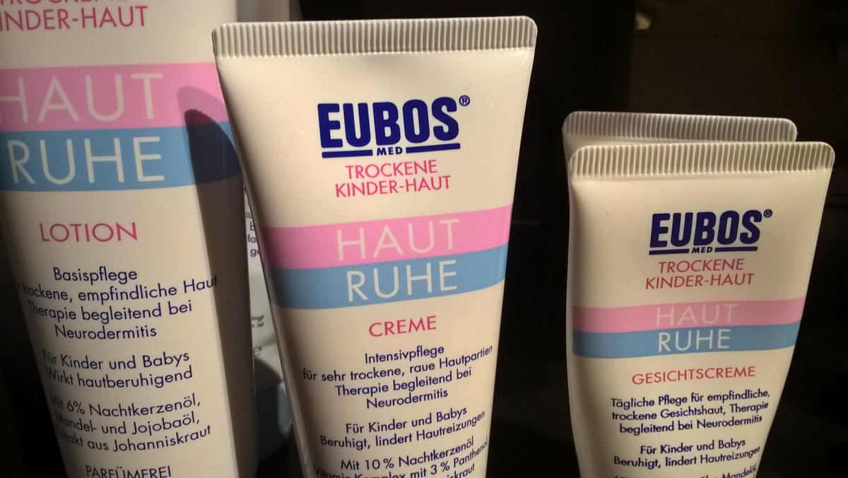 kein_Sitzmoebel's tweet photo. Sammelt ihr ruhig Apple-Geräte und seltsame Sportschuhe.
#EUBOS ist der neue heiße Scheiß. https://t.co/pjuV9vzq3P