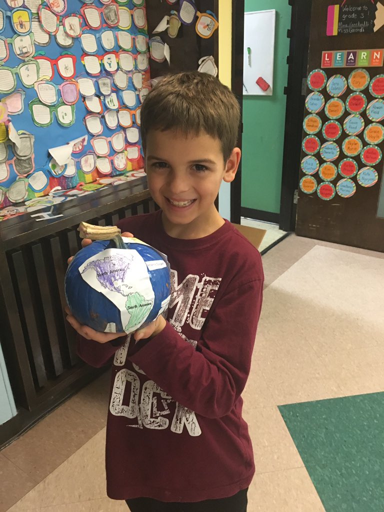 SusanCast7's tweet image. Creative afternoon learning about our 7 continents and 5 oceans with pumpkins left over from Halloween #beingcreative #grade3fun