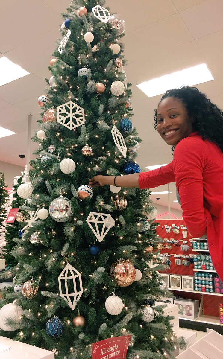 🎶It's beginning to look a lot like Christmas 🎶 <a href="/TGTFranqua/">Franquie Rhodes</a> #TreeDecoratingChamps #ItsSoFluffy