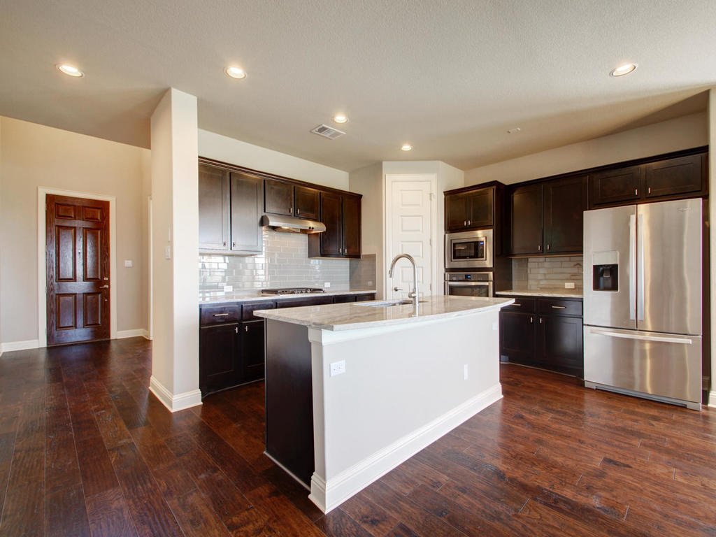 KWUnitedGroup's tweet photo. Stunning home for sale in #RoundRockTX with stainless steel appliances, granite counter tops, &amp;  tile back-splash! https://t.co/0rjcigw4lx https://t.co/XWHiF0DFY6