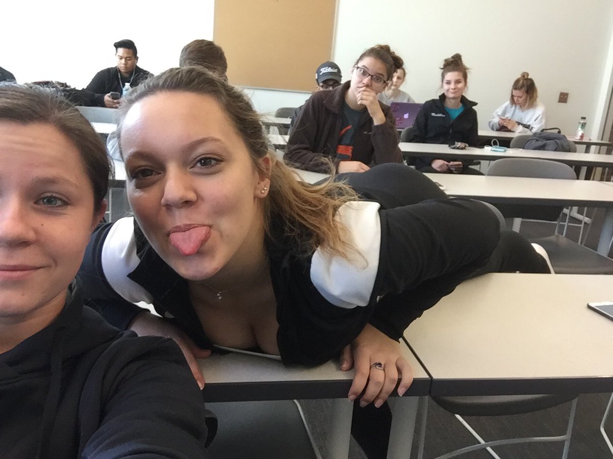 ShelbyZiegler_1's tweet photo. @JhonatanSpanish @UNLModLang #30DíasEnEspañol #UNL mis campañeras de #Span102 https://t.co/MQhLpa5cp8