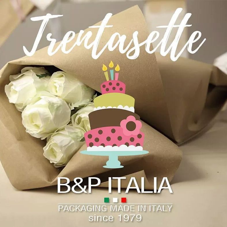 packaging1979's tweet photo. 🎈3 novembre1979 - 3 novembre 2016 🍰 
Una passione che dura da ➂➆ anni. 🎂🍾🎉
#birthday #cand… https://t.co/rNLW9yG4nX https://t.co/vUD6LFXTWa