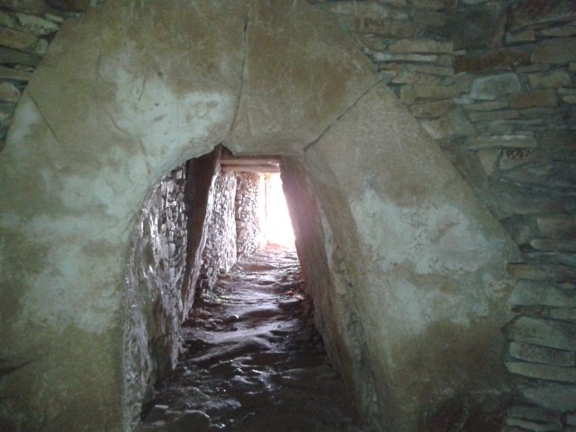 yetidevins's tweet photo. Ste Soline - Deux Sèvres - Tumulus avec une chambre reconstituée. https://t.co/Mxj3G4PAy4