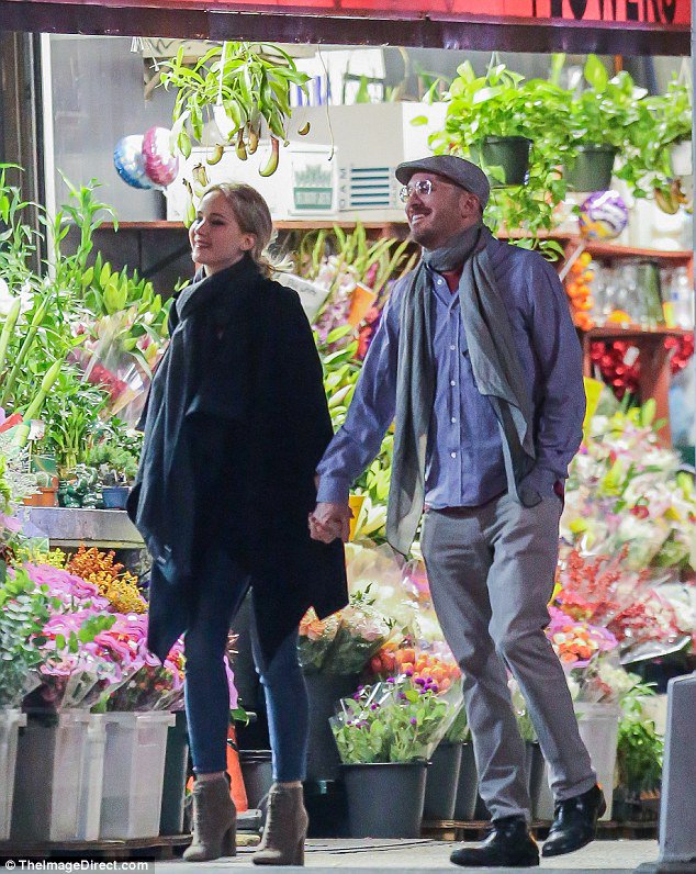 MrFilmkritik's tweet photo. So the rumor is true: Jennifer Lawrence and Darren Aronofsky are dating. https://t.co/U89xkGlgaa