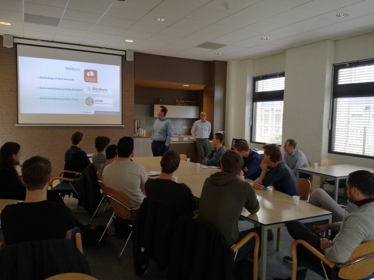 Leuke interactie met 4e jaars studenten bouwkunde van <a href="/hsrotterdam/">Hogeschool Rotterdam</a> tijdens een presentatie over #bim door <a href="/GiesbersWijchen/">Giesbers</a> en <a href="/BureauCroes/">Croes</a>.