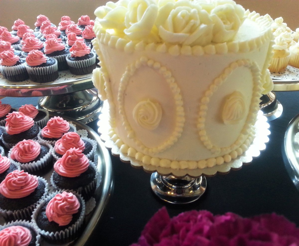 Invite our cakes and cupcakes to your wedding. You'll be very pleased! cupcakesbykasthuri.com #organic #lesssugar #NonGMO #weddings