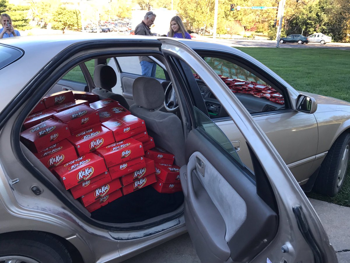 darrenrovell's tweet image. Kansas State student had Kit Kat stolen from his car. Hershey execs saw note, filled his Camry with 6,500 Kit Kats