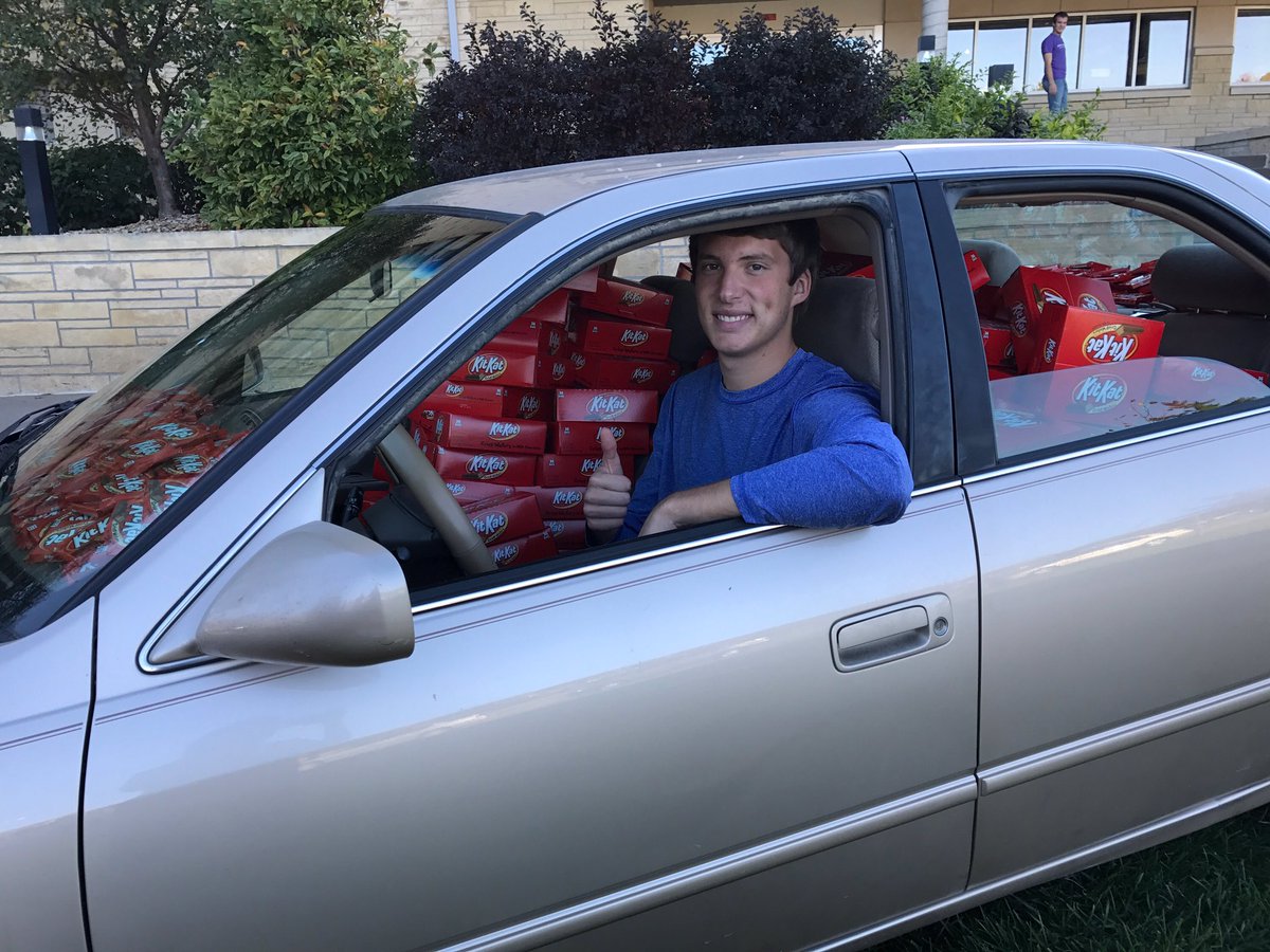 darrenrovell's tweet image. Kansas State student had Kit Kat stolen from his car. Hershey execs saw note, filled his Camry with 6,500 Kit Kats