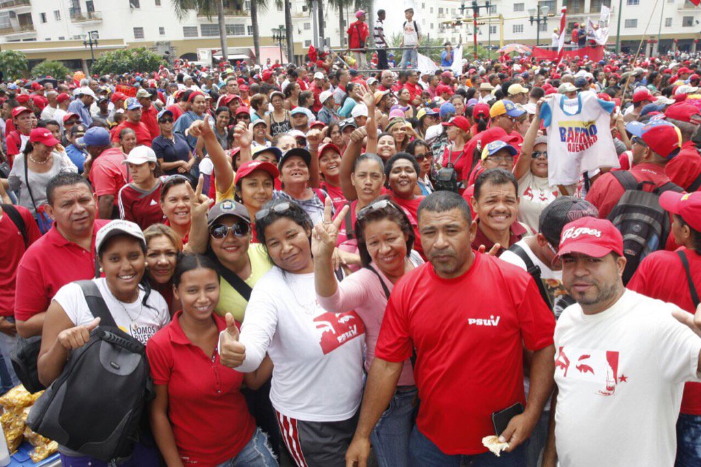 LuisLopezPSUV's tweet photo. Alegría Revolucionaria defendiendo la Patria en Paz con @NicolasMaduro #ARAGUApaMIRAFLORES @TareckPSUV @dcabellor https://t.co/2Ht3UM09am