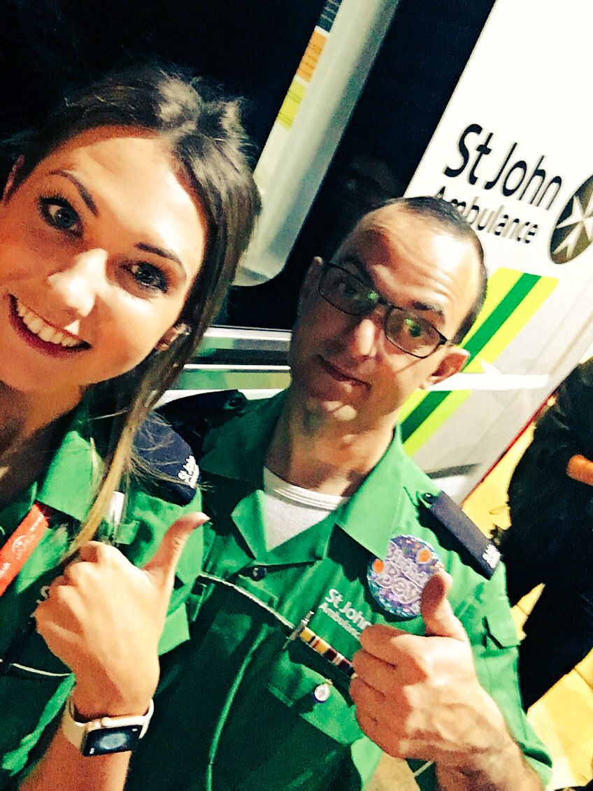 chrissyp91's tweet photo. Today it's @leeg20031 birthday! And there's no better way to spend it with his fav crewmate on his fav shift - @LAS_JRU  #SC76 🚑🎂🎈🎉 https://t.co/38CFenai77