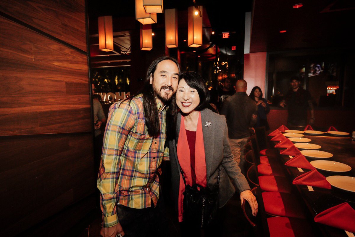 I love u mama!! Shout out to all the moms out there! Be nice to them they devote their life to u. 🙋🏻🙋🏼🙋🏽🙋🏾🙋🏿 https://t.co/UY6E4LeUfq