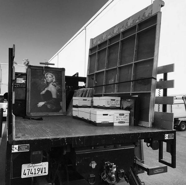 PLL_random's tweet photo. #INFO #PLL #PLLFinale
El #PLLCrew sigue recogiendo
Hoy el cuadro de Ali de Shadow PLay se ha guardado para siempre en los archivos WB
DEP😨 https://t.co/oFDFGMR52J