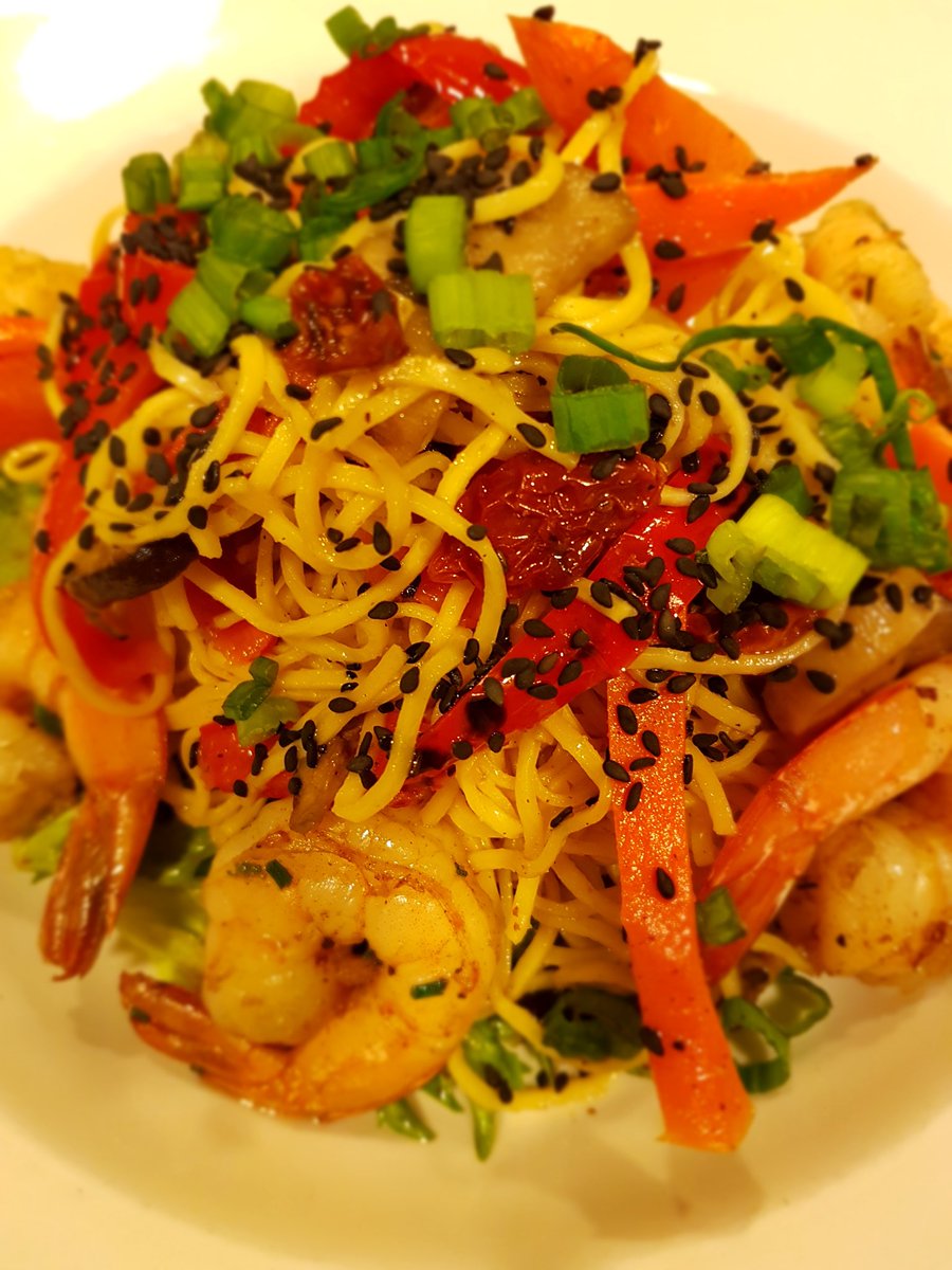 morgancreekgolf's tweet photo. Thursdays Lunch Feature....Saute Tiger Prawn Chowmein Noodle Salad.  #sogood #lunch https://t.co/2SA7K5VJGf