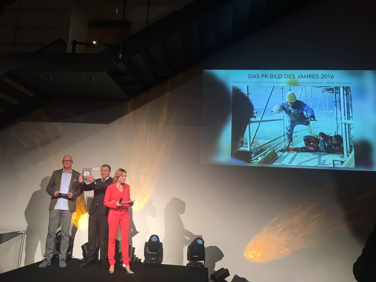 soliphie's tweet photo. PR-Bild 2016. Handwerker müssen beweglich sein, so auch die Kleidung ;-) Congrats! @MEWA_DE #prba16 https://t.co/doHUwJWiYr