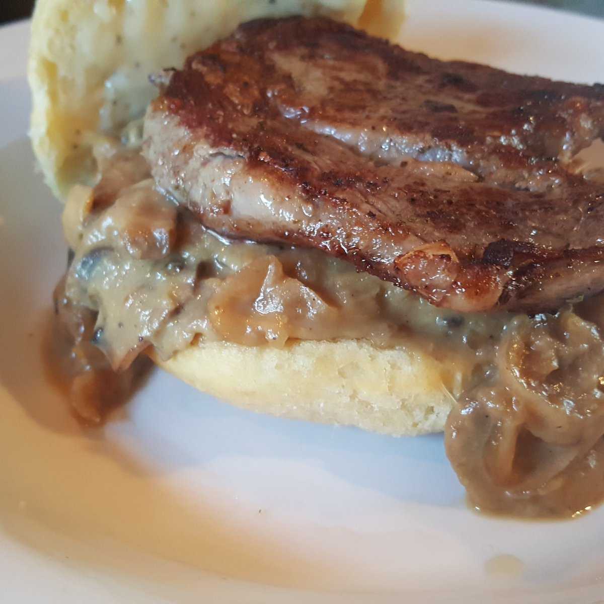 Hanksvic's tweet photo. Rib steak sandwich, roasted orange peppers, onions mushrooms and steak sauce #nopowerbill #hydrofraud #frauddepartment #watchforfraud https://t.co/WhsSRbuMg6