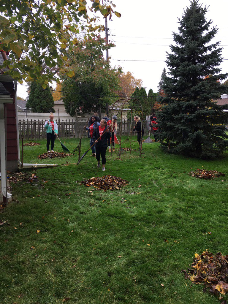 woodtick040's tweet image. Berrien Springs (CTE) students helping out. #RAKEADIFFERENCE