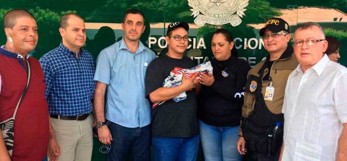 937Angelfm's tweet photo. Via @UNoticias Bebé robado en San Cristóbal es rescatado en Cúcuta https://t.co/CrMGeDq90l https://t.co/73eXVzneFJ