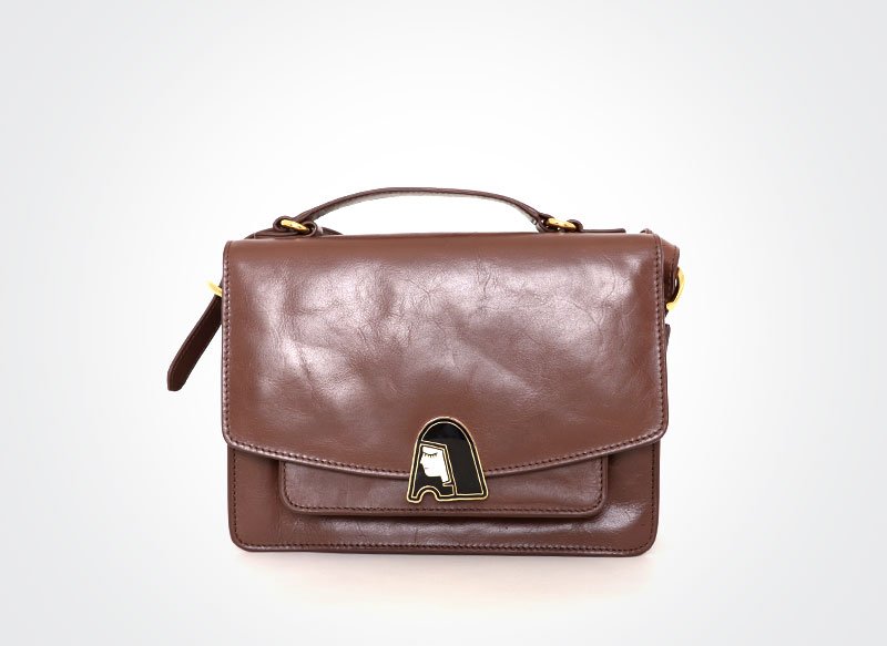 Challenging a vintage briefcase. 
bit.ly/2eiS33Y