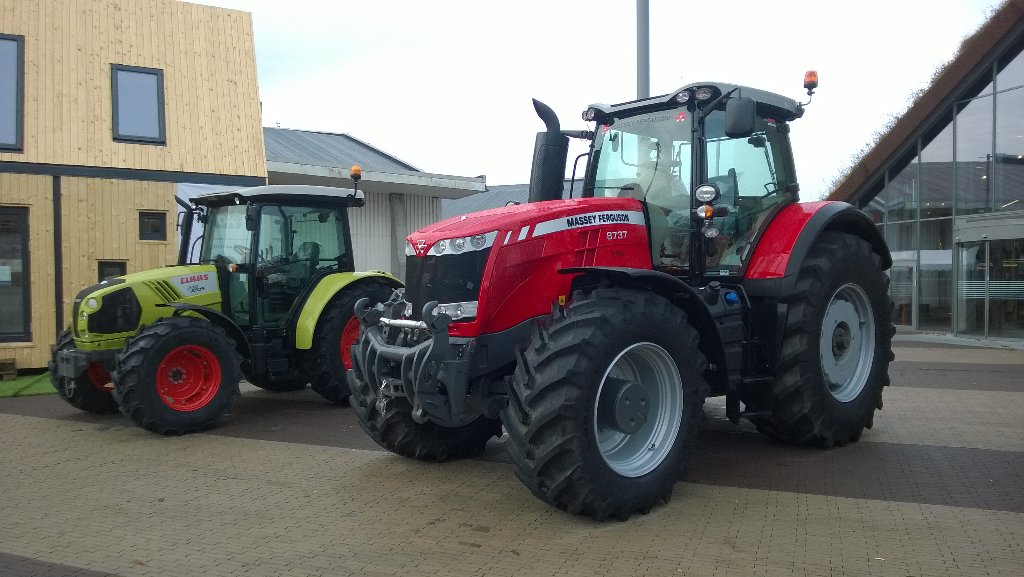 Carentusiast's tweet photo. #Claas Atos 240, #MasseyFerguson 8737 and #Kubota M7171 tractors. #Agrovisjon, Stavanger. https://t.co/2GJ3pJmkft