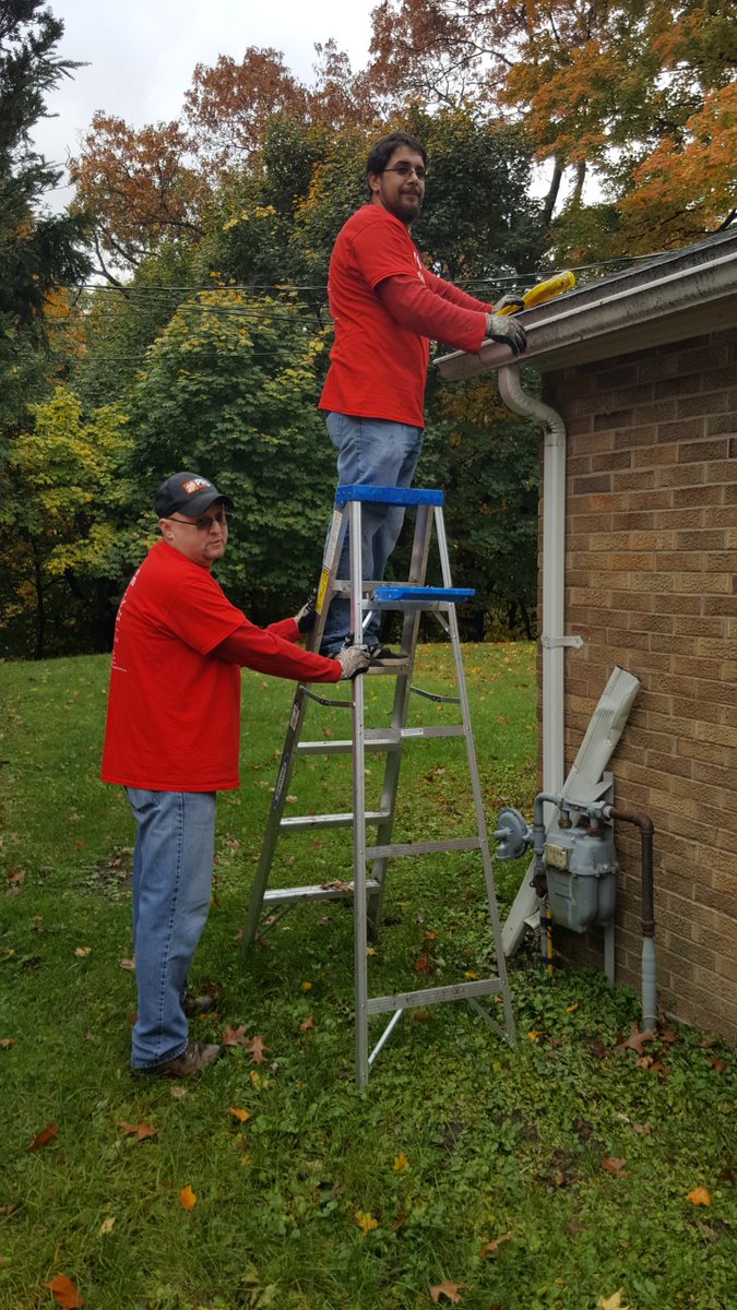 sheshebh's tweet image. United Way Senior Day of Action #rakeadifference @KozakCynthia @ChrisEMetcalf @MattCramer179