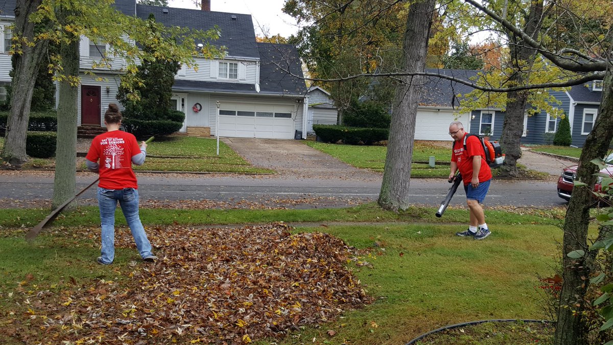 sheshebh's tweet image. United Way Senior Day of Action #rakeadifference @KozakCynthia @ChrisEMetcalf @MattCramer179