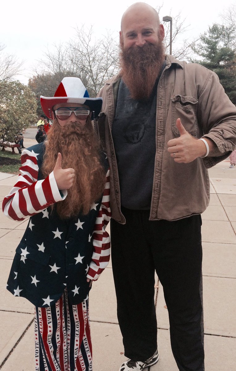 PresidentBeard's tweet photo. That moment when you meet your SNL caricature... I'm absolutely HIS biggest fan! #electthebeard #2016Election #WriteInHartnell -BH https://t.co/IcZWXOqcE5