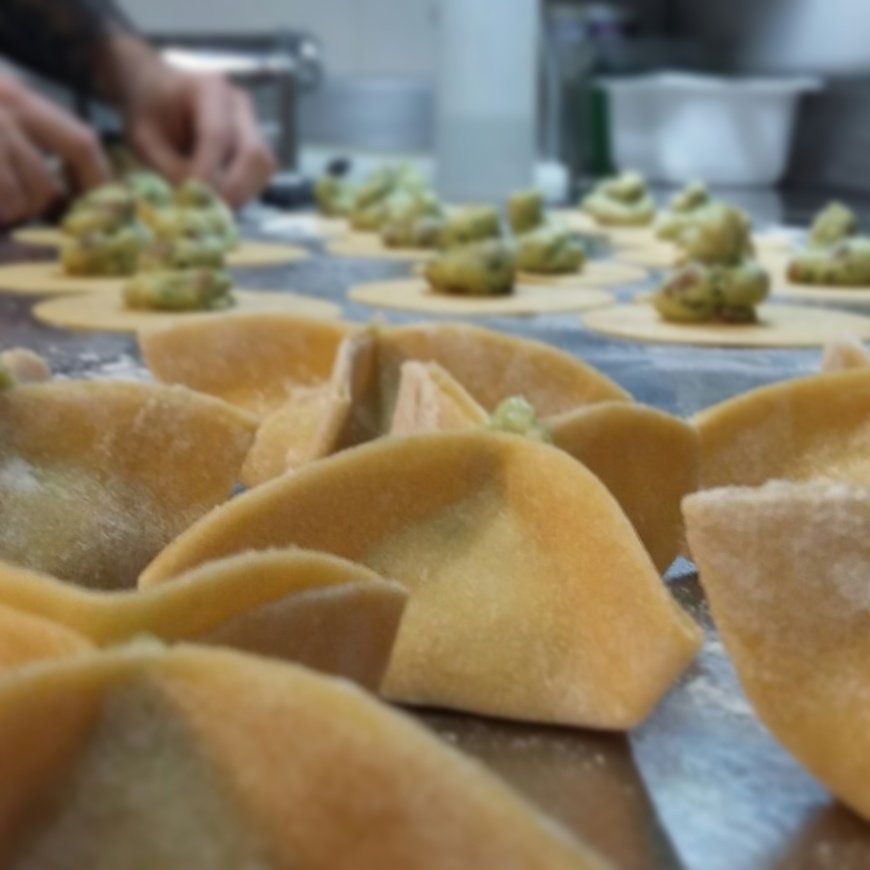 SinfoniaRossini's tweet photo. Raviolis de queso y frutos secos #raviolis #artesanal #handmade #menúdegustacion #sinfoniarossini Reservas 913693178 https://t.co/XN0EaOEJYo https://t.co/GMOECFzYni