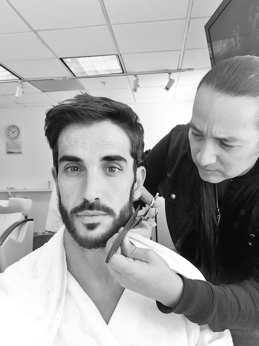 PedroPrietoTv's tweet photo. Aquí arreglando un poquito mi aspecto 😂😂 por el gran @Romo_Gil #hairstyle #haircut https://t.co/TZqAHb3F44