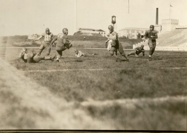 KState's tweet photo. #KStateTBT of K-State's first football teams. The Wildcats first fielded a team in 1893. https://t.co/hb1Q70A0wH