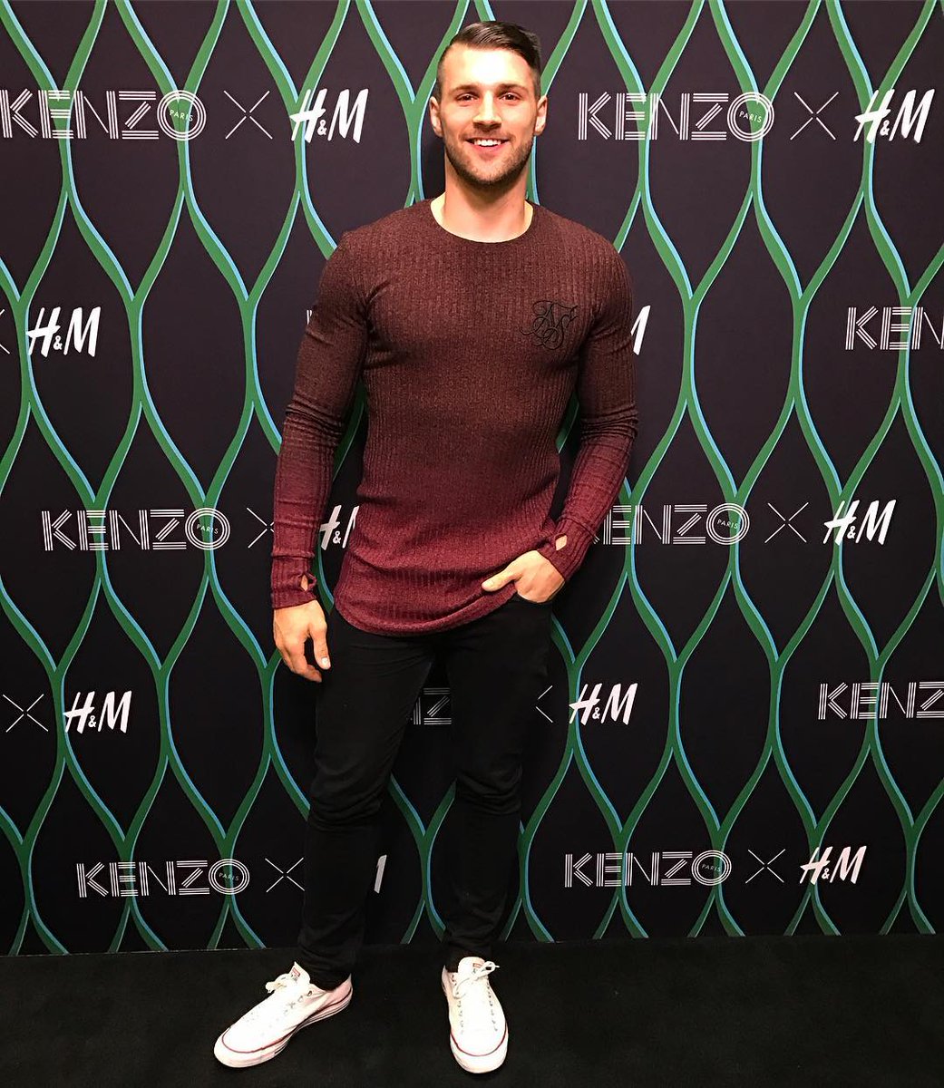 AdlerFerdinand's tweet image. 😚💋💪🏽🇦🇺⚡🏉👊🏽💥💯💦💘🔥📸✨RG@luke_casey: Party party @hm X @kenzo #kenzoxhm #converseessentials #converse instagram.com/p/BMTkzuFBQZ9/