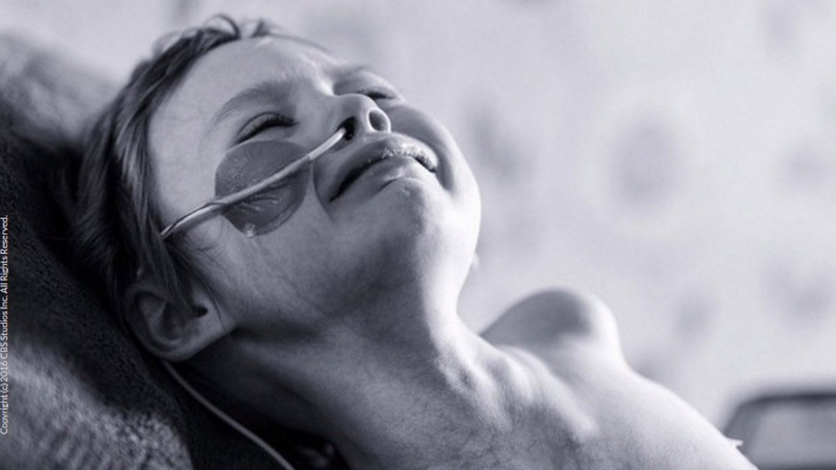 Dad shares photo of daughter during battle with #cancer to show reality of disease bit.ly/2f5Z21P?utm_me… https://t.co/oEv8fJdlBf