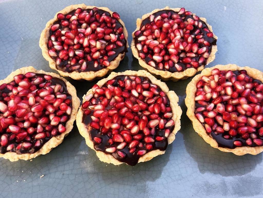 LindgrensCafe's tweet photo. Chocolate pomegranate tarts- the perfect combination of tart and sweet. https://t.co/KsX96O7NOo https://t.co/VxUBooy6So