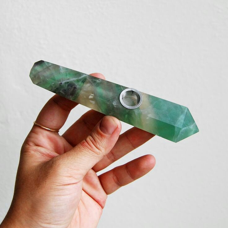 Leaftopia420's tweet photo. #CRYSTALPIPE...Both the benefits of the cystal & the medicine! #Leaftopia #411on420 #Crystals #potpipe #Marijuana #Cannabis #Weed https://t.co/nfRhBE1Qa6