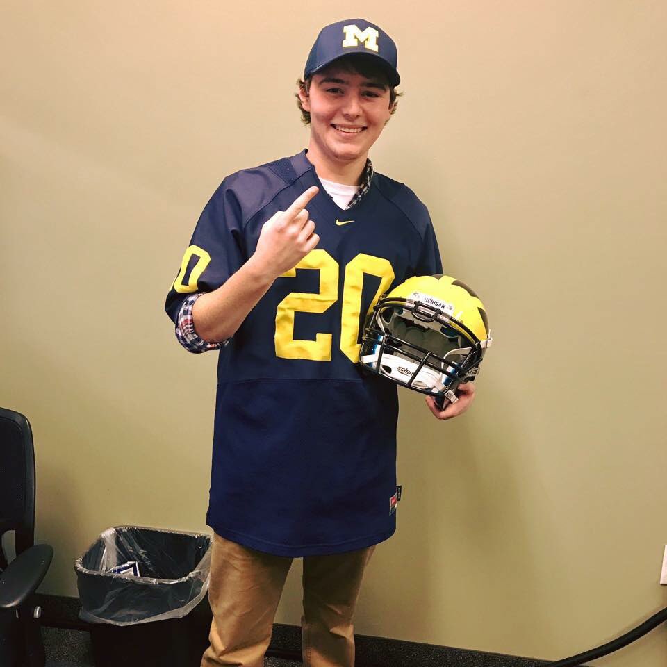 SamJordan03's tweet photo. MSU lost to UofM, and I lost a bet to my "big brothers." Have to live with this for a year. Go Green. https://t.co/tUudlt1Ou8