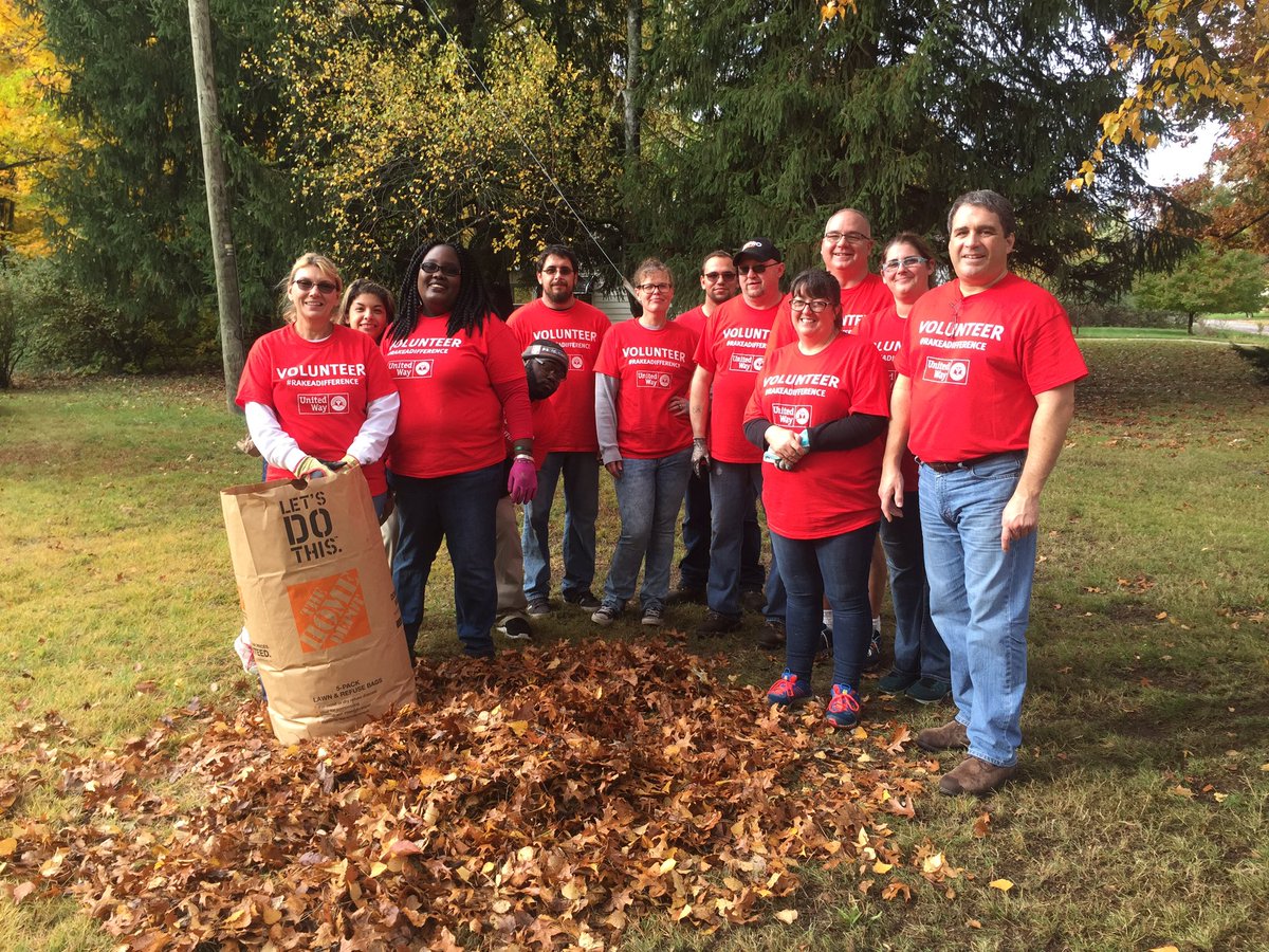 ChrisEMetcalf's tweet image. Great job today team with United Way Senior Day of Action. Thank you again. #rakeadifference @sheshebh @MattCramer179 @KozakCynthia