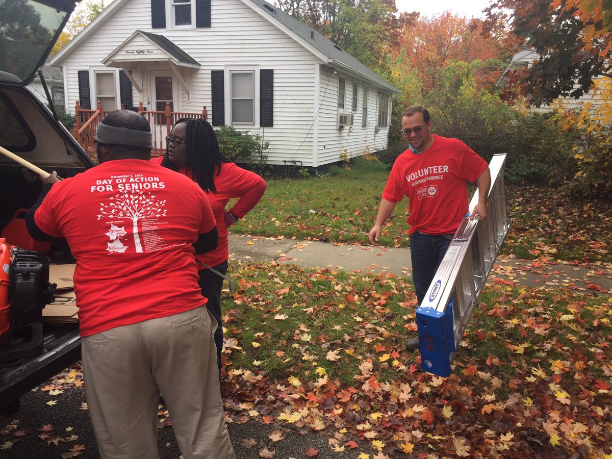 ChrisEMetcalf's tweet image. Great job today team with United Way Senior Day of Action. Thank you again. #rakeadifference @sheshebh @MattCramer179 @KozakCynthia