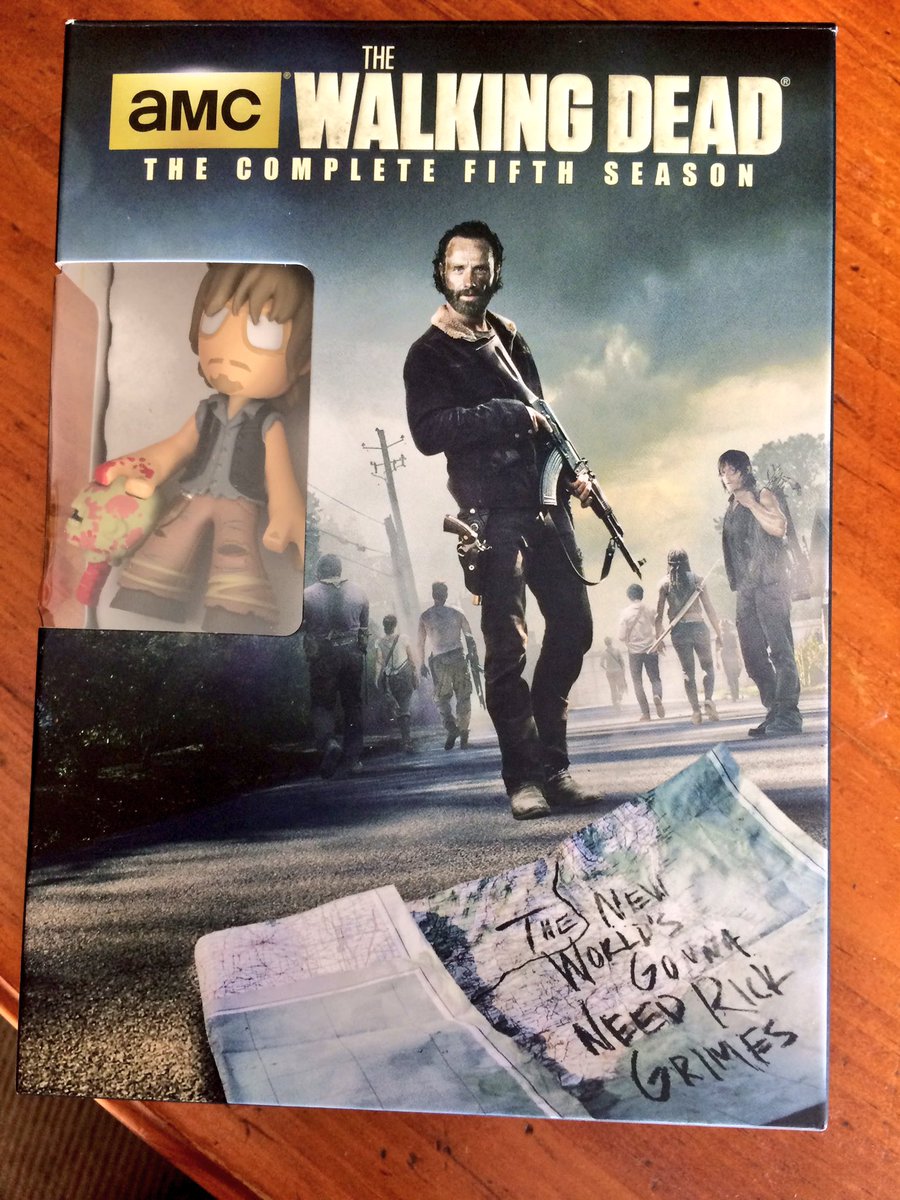 ColleenCanTweet's tweet photo. I got mail from the walking dead! Here's what I won from the #Twdflashbacksweeps 😍 Thanks @WalkingDead_AMC ! https://t.co/dSsYamUpsg