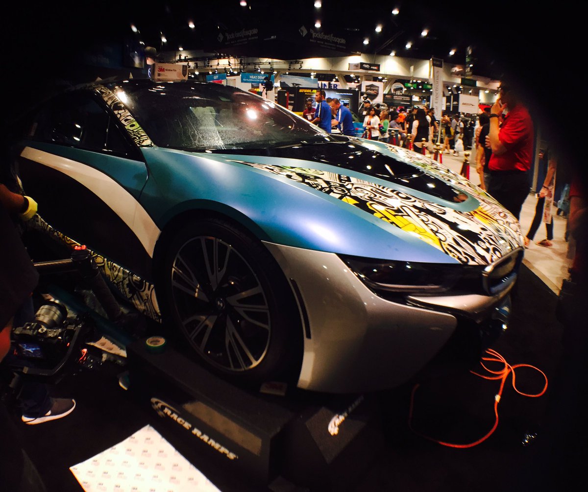 Sema2016 checking out 3M #ij180mc reflective print is nice